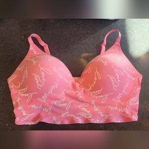 Victoria's Secret Loungin Wireless Push-up bra